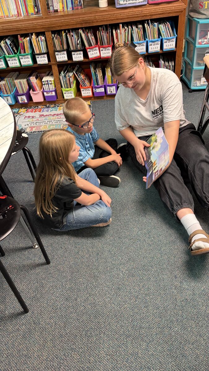 FBLA read to 2nd grade Mrs  Thompson class
