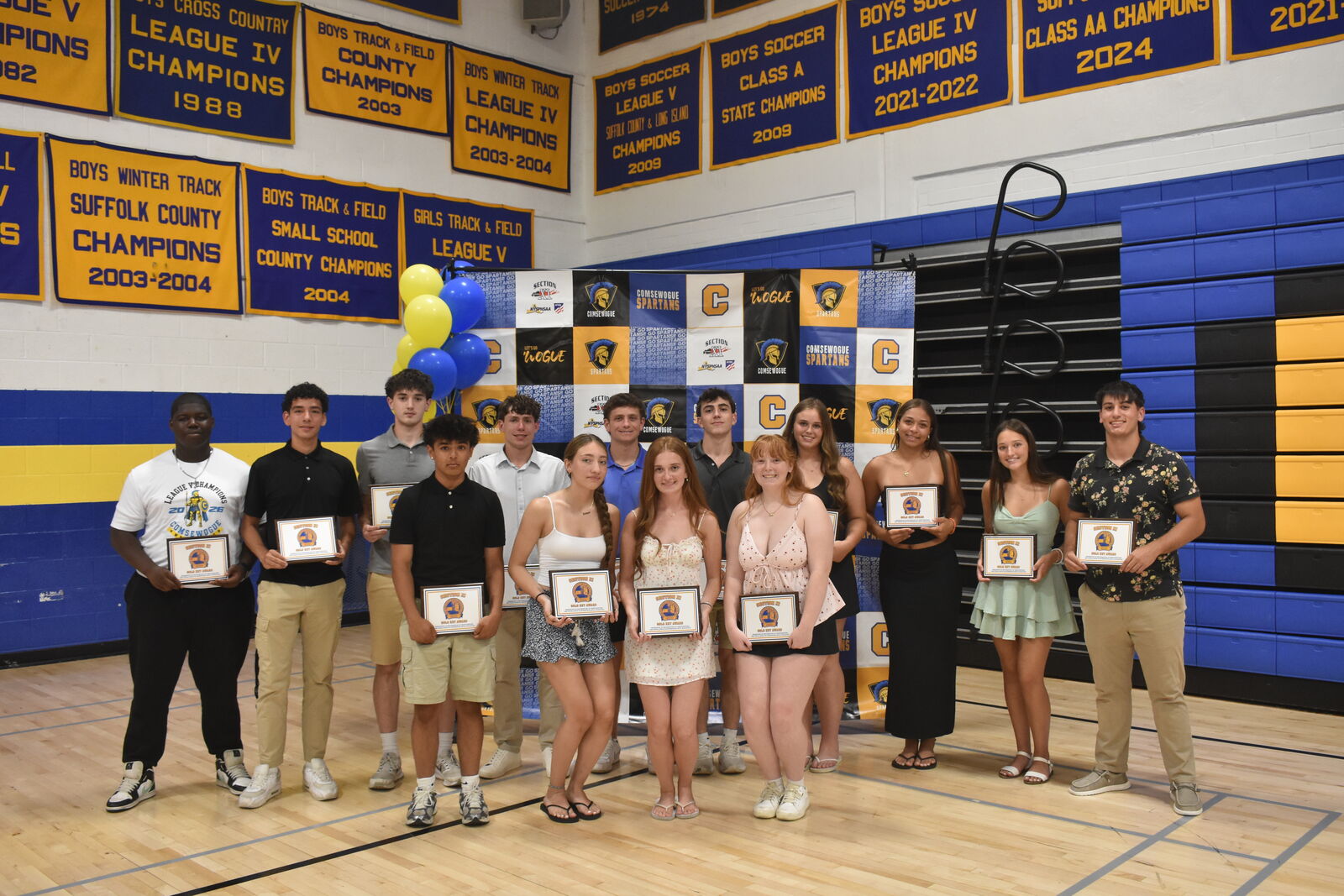 Seniors Recognized at Annual Varsity Senior Awards Night