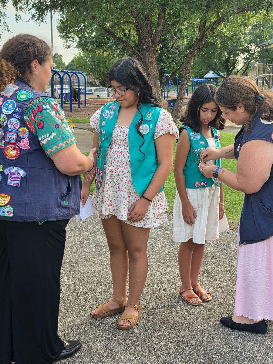 MAKING A DIFFERENCE, ONE PROJECT AT A TIME: TWO D99 SIXTH GRADERS CELEBRATED FOR EARNING GIRL SCOUT BRONZE AWARD 🏆🤝🏡