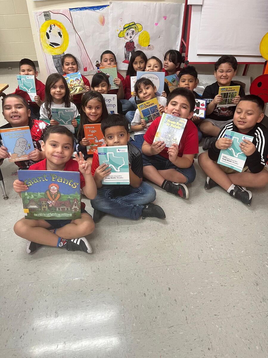 📚✨ Growing a Love for Reading at Henry B. Gonzalez Elementary! ✨📚