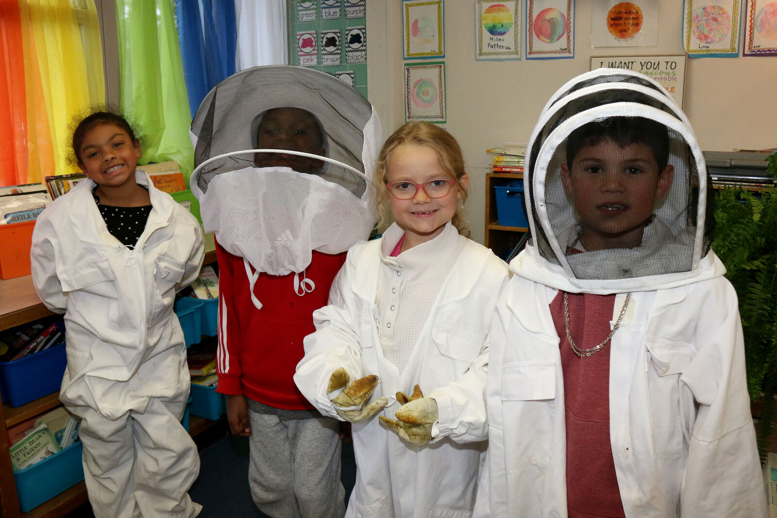  RIT Beekeeping Club Gives Second Graders a Buzz-worthy Lesson