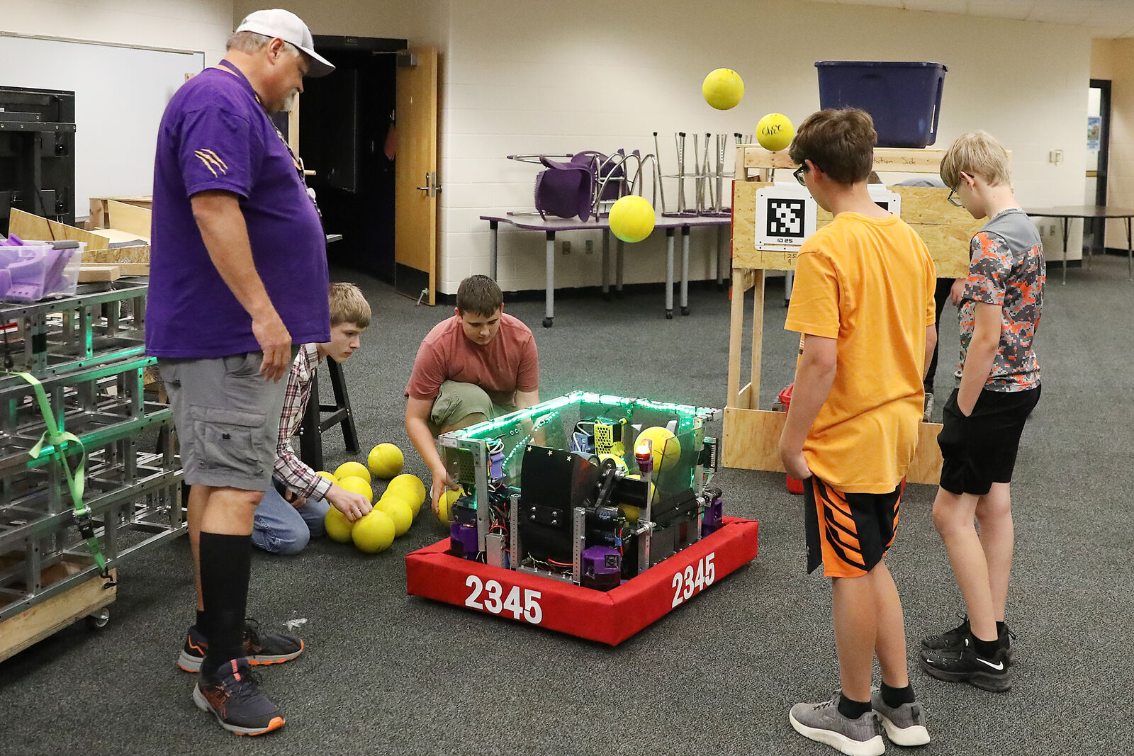 From Parts to Programming: Summer School Robotics in Action